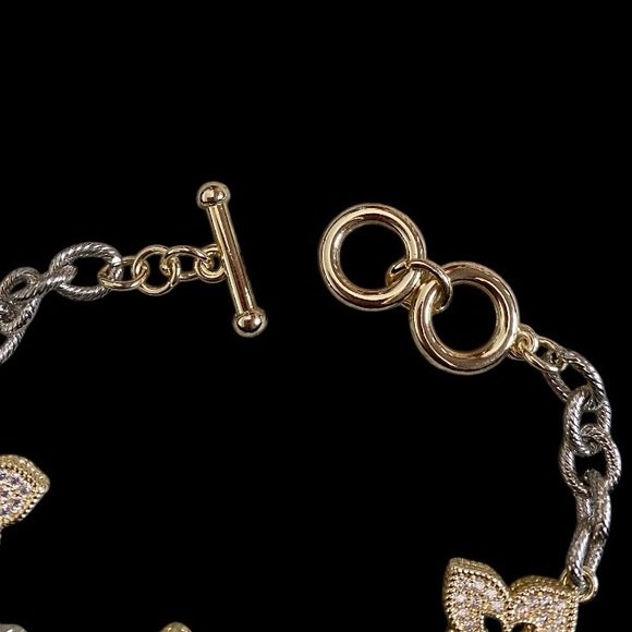 Two tone pave rhinestone clover link toggle bracelet - Picture 7 of 7